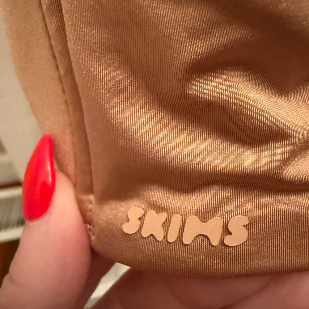 SKIMS  Plunge Bra - Picture 3 of 4